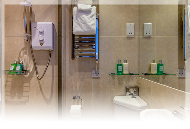 Modern en-suite shower room