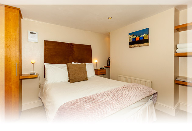 Relax in the comfortable double bed, dressed in pure-white and soft beige tones