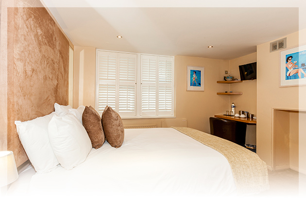 Relax in the comfortable double bed, dressed in pure-white and soft beige tones