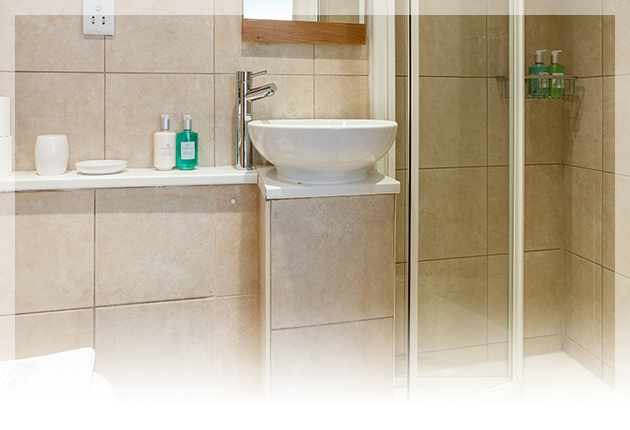 Modern en-suite shower room