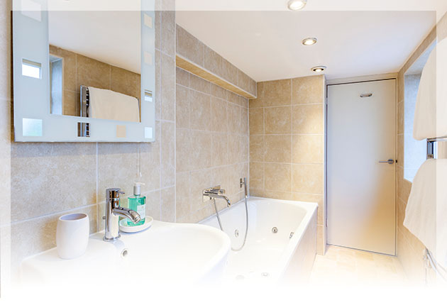 Relax in the beautiful en-suite with double ended Whirlpool bath